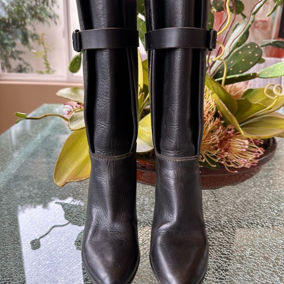 BALENCIAGA BLACK LEATHER MID CALF BOOTIES. 38.5. GUC - Picture 3 of 13